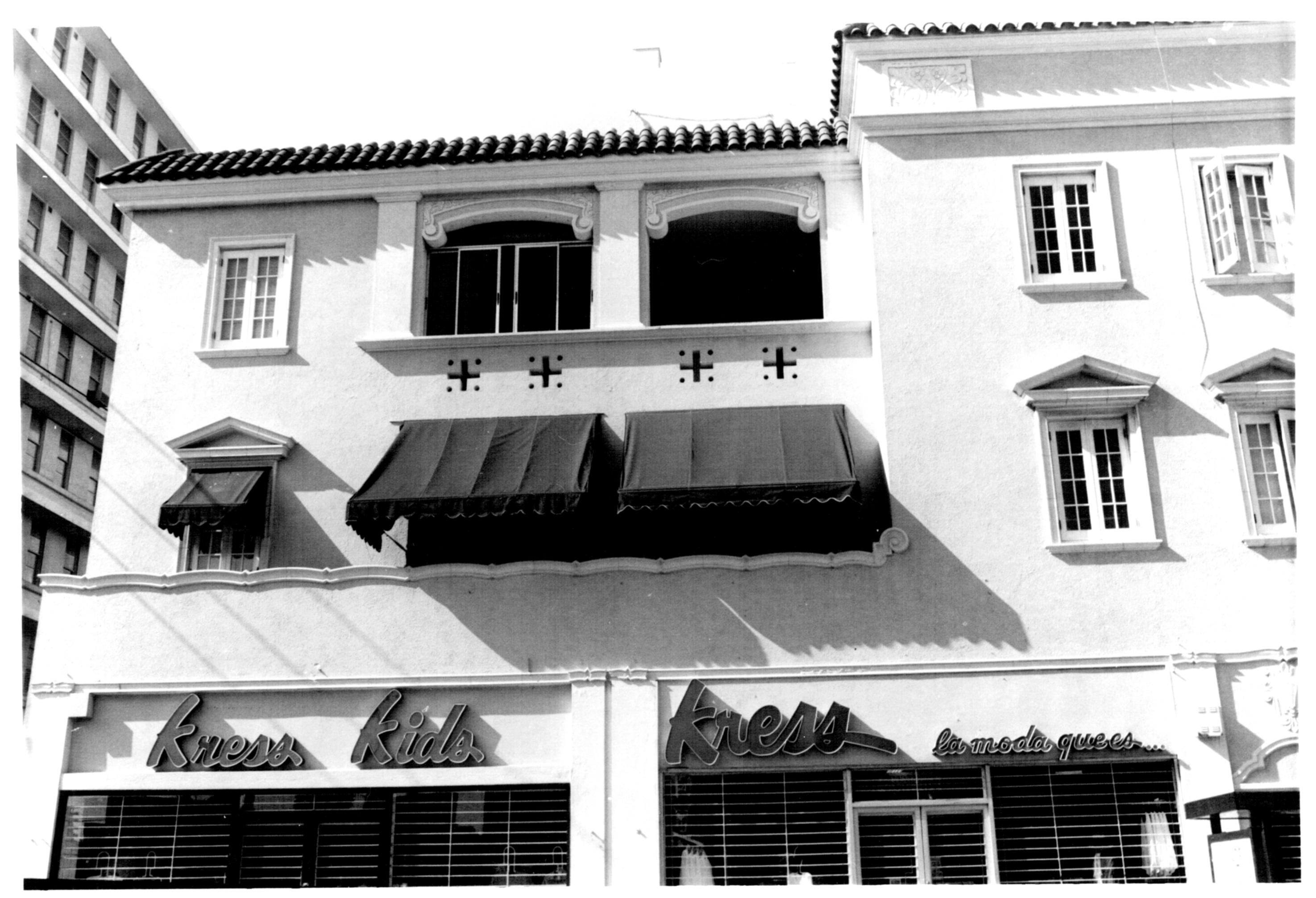 Del Valle Building - 04001243